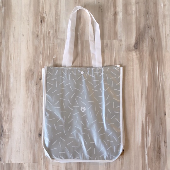 ❤️ Three brand new lululemon tote bags, one large two small - Picture 3 of 4